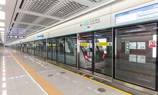 旭東圍擋祝賀深圳首條“全自動駕駛”地鐵線路（20號線）開通運營